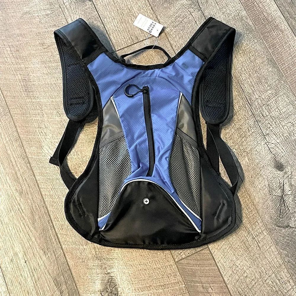 NWT! Form + Focus 1.5 Liter Hydration Backpack. - Picture 2 of 4